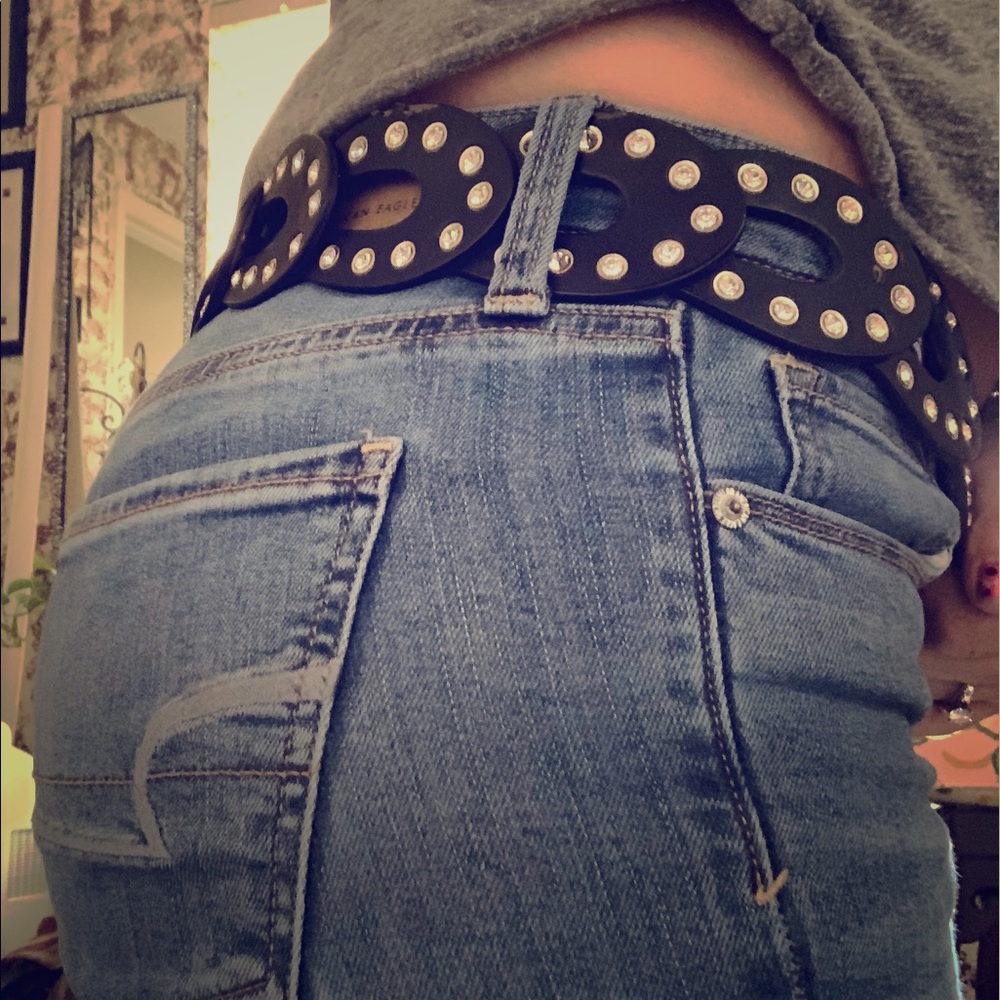 Cache studded leather belt